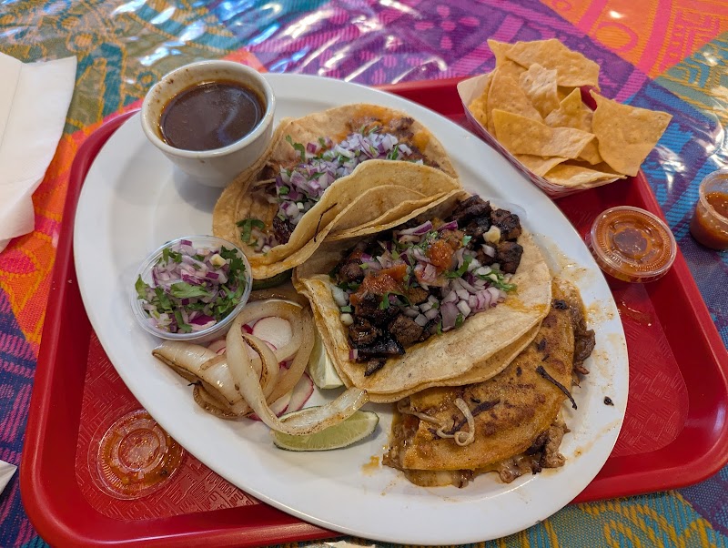 Los Cantaros Taqueria photo 4