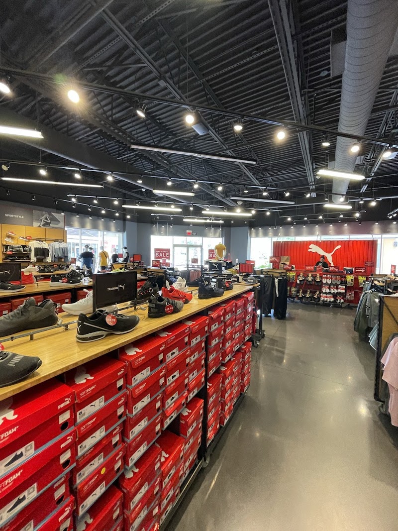 Phoenix Premium Outlets photo 3