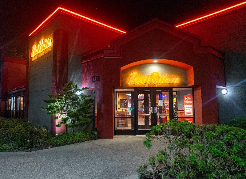 Red Robin Gourmet Burgers and Brews photo 4