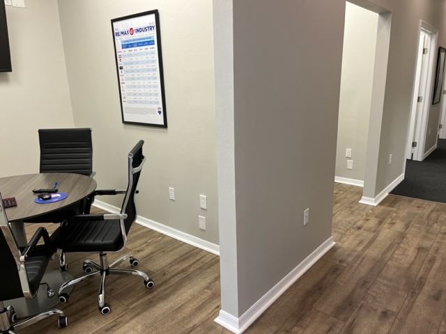 RE/MAX Realty Unlimited photo 4
