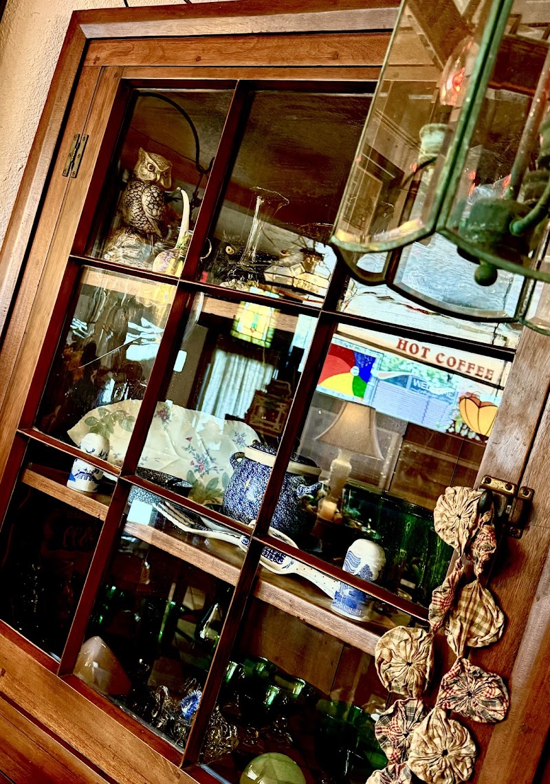von & Lucas Collectors Market LLC photo 2