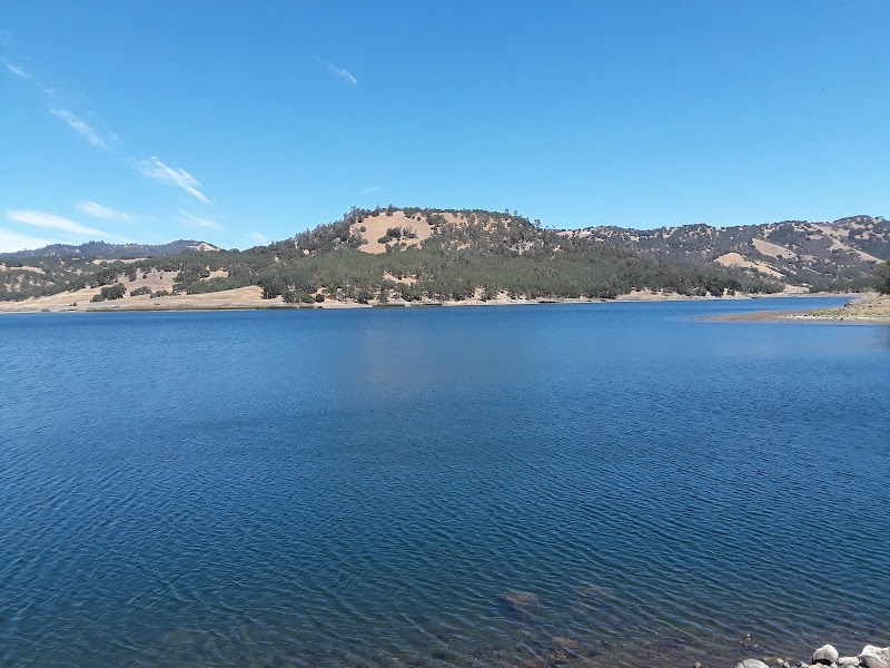 Lake Hennesy beach photo 2