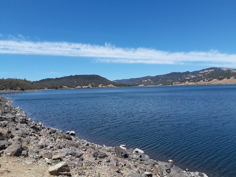 Lake Hennesy beach photo 5