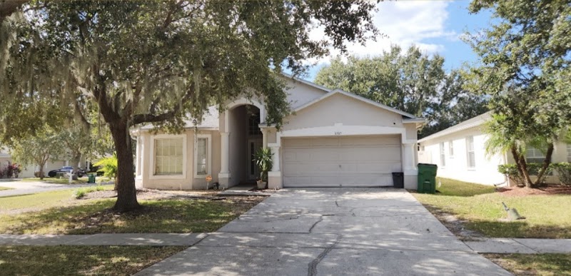 54 Realty photo 4