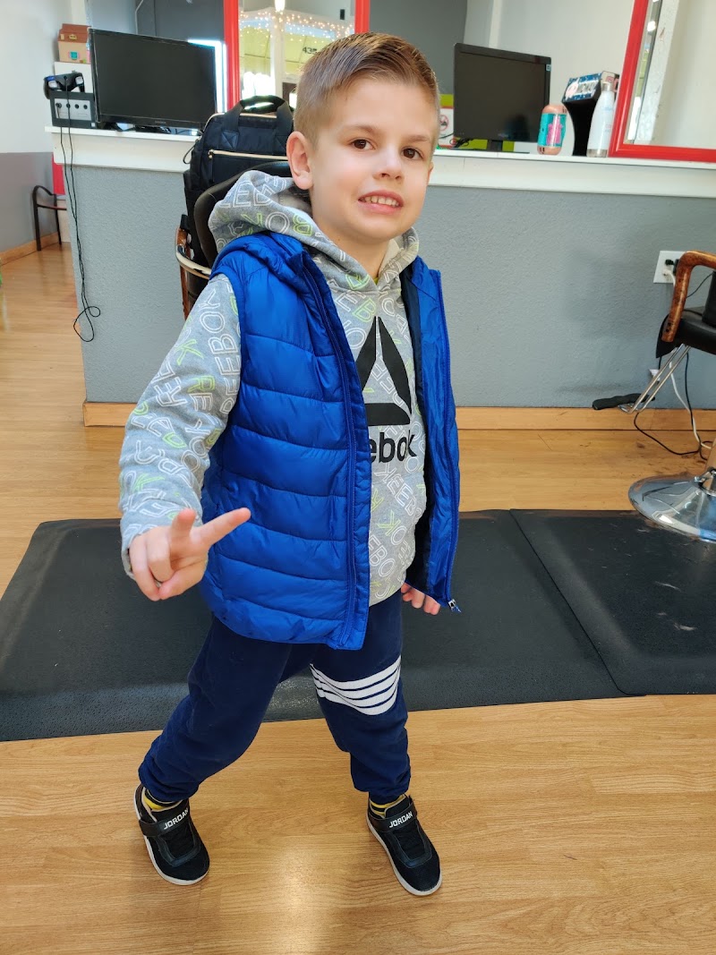 Happy Scissor's Kids Hair Salon photo 4