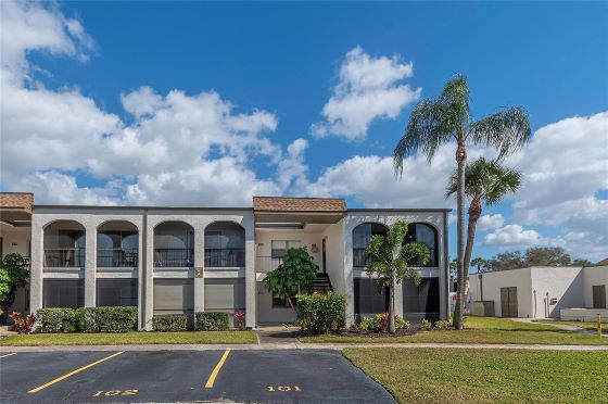 April Murphy - Real Estate Agent - Pinellas County photo 4