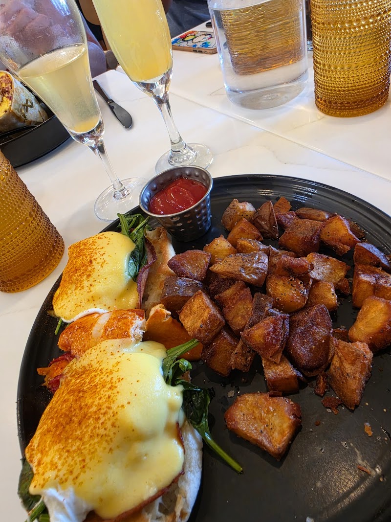 Social Birdie Restaurant and Bar (Open to Public) photo 3