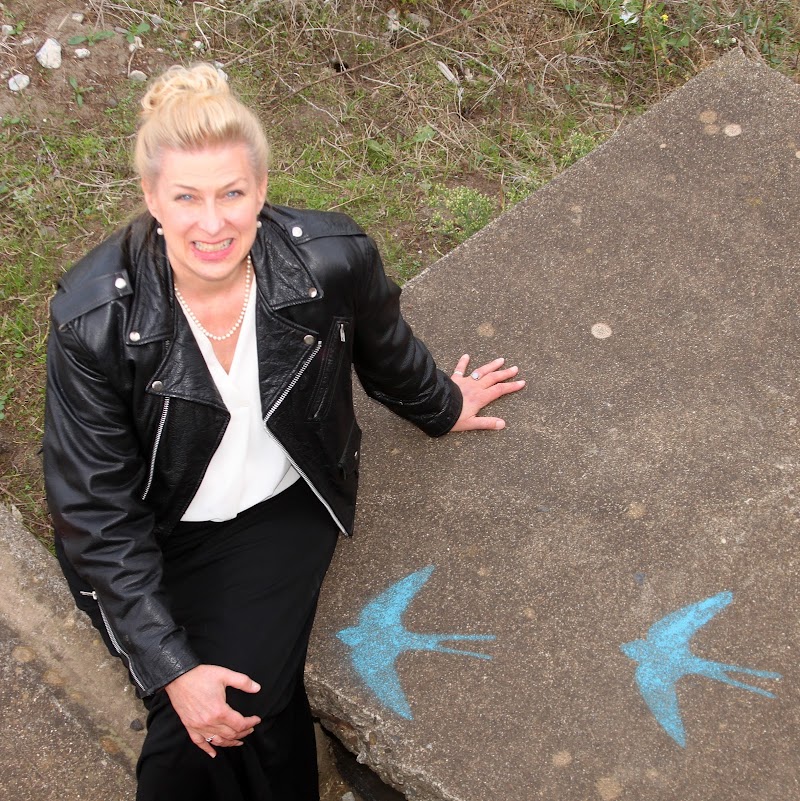 Photo of Angela Dunz, Biz Dev Badass