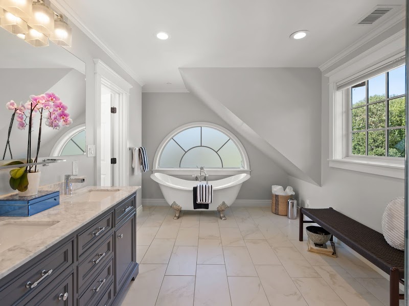 Phoebe Reyes Realtor photo 4