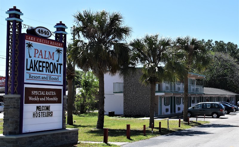 Palm Lakefront Resort & Hostel photo 5