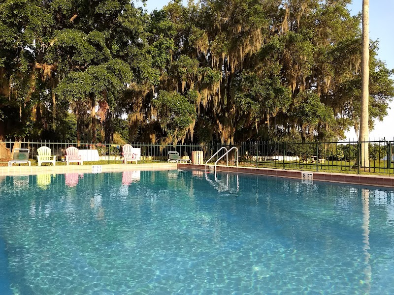 Palm Lakefront Resort & Hostel photo 3