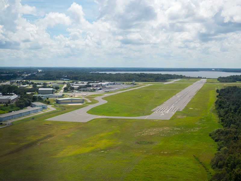 Leesburg International Airport photo 3