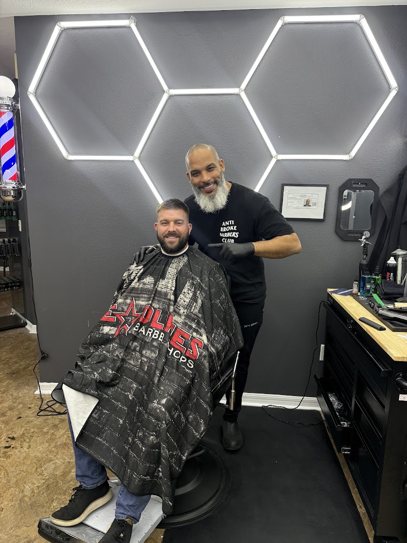 Headlines Barber Shop Avalon Park photo 3