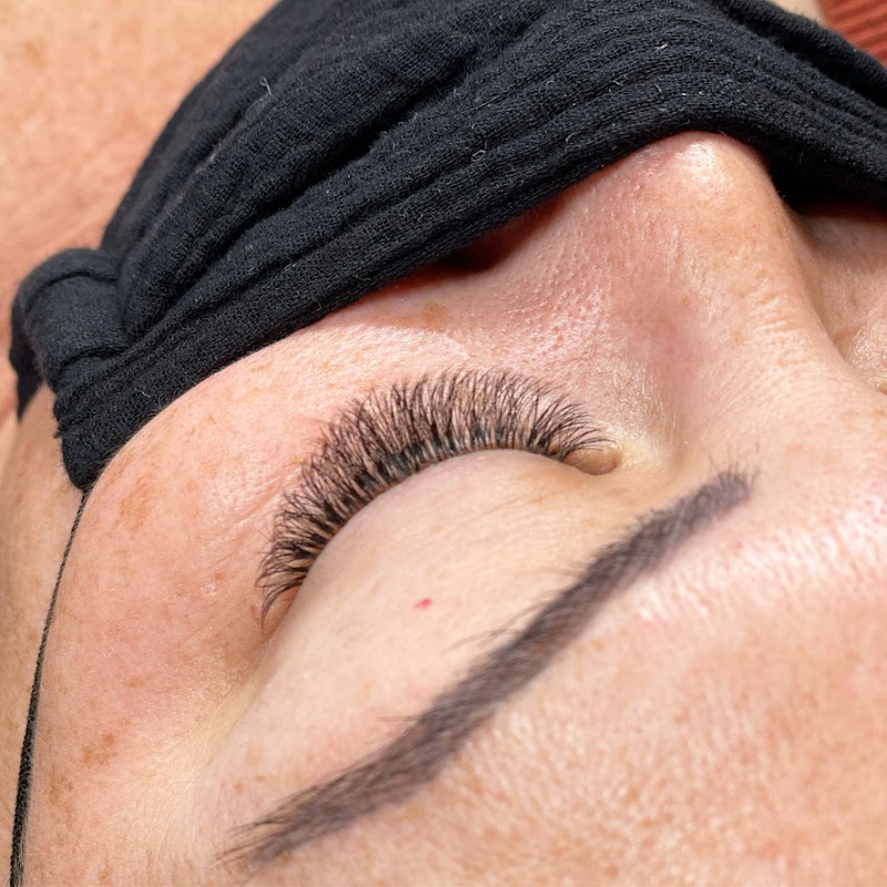 Luna Lash & Wax photo 3