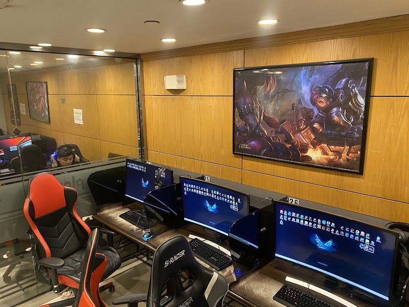 Plug and Play Gaming Cafe photo 3