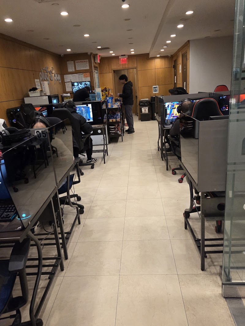 Plug and Play Gaming Cafe photo 5