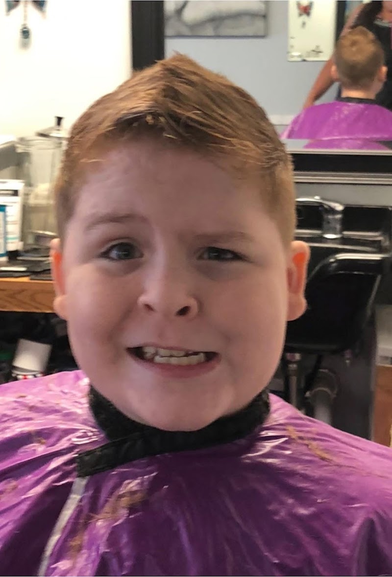 Lisas barber shop and jewelry repair photo 4