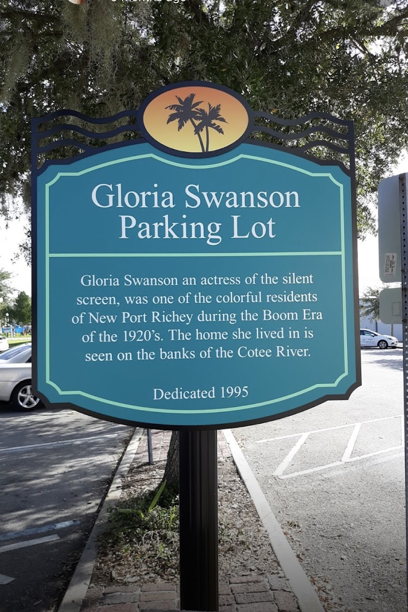 Gloria Swanson Parking Lot photo 2