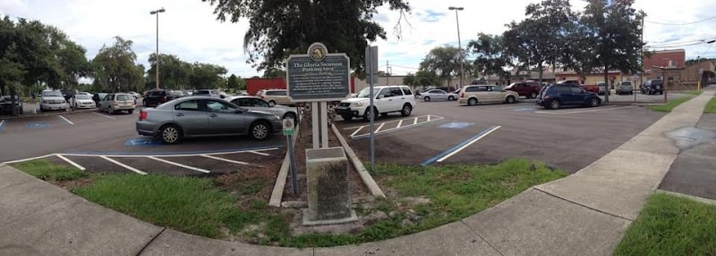 Gloria Swanson Parking Lot photo 4