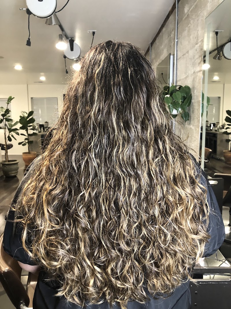 kari.M at Wavelength Salon photo 2