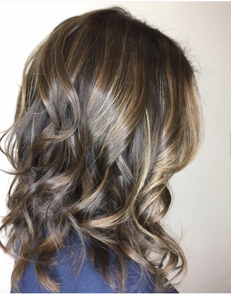 kari.M at Wavelength Salon photo 5