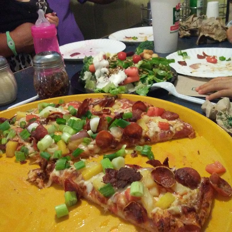 Round Table Pizza photo 2