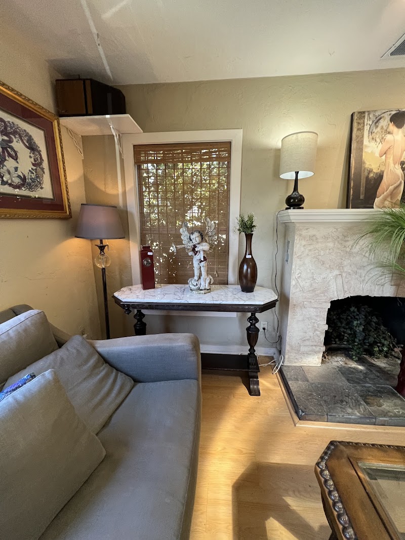 Vignette Furniture Consignment photo 4