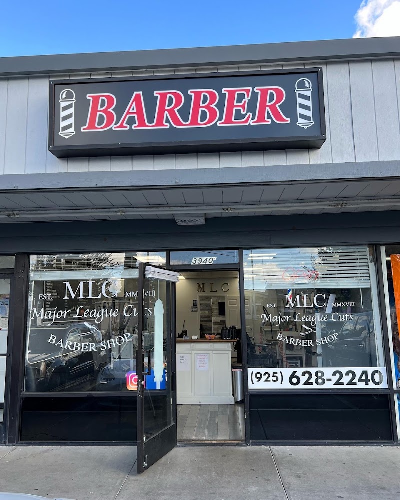 BETTY'S BARBERSHOP 💈💈💈 photo 4