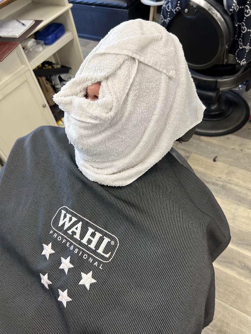 BETTY'S BARBERSHOP 💈💈💈 photo 3