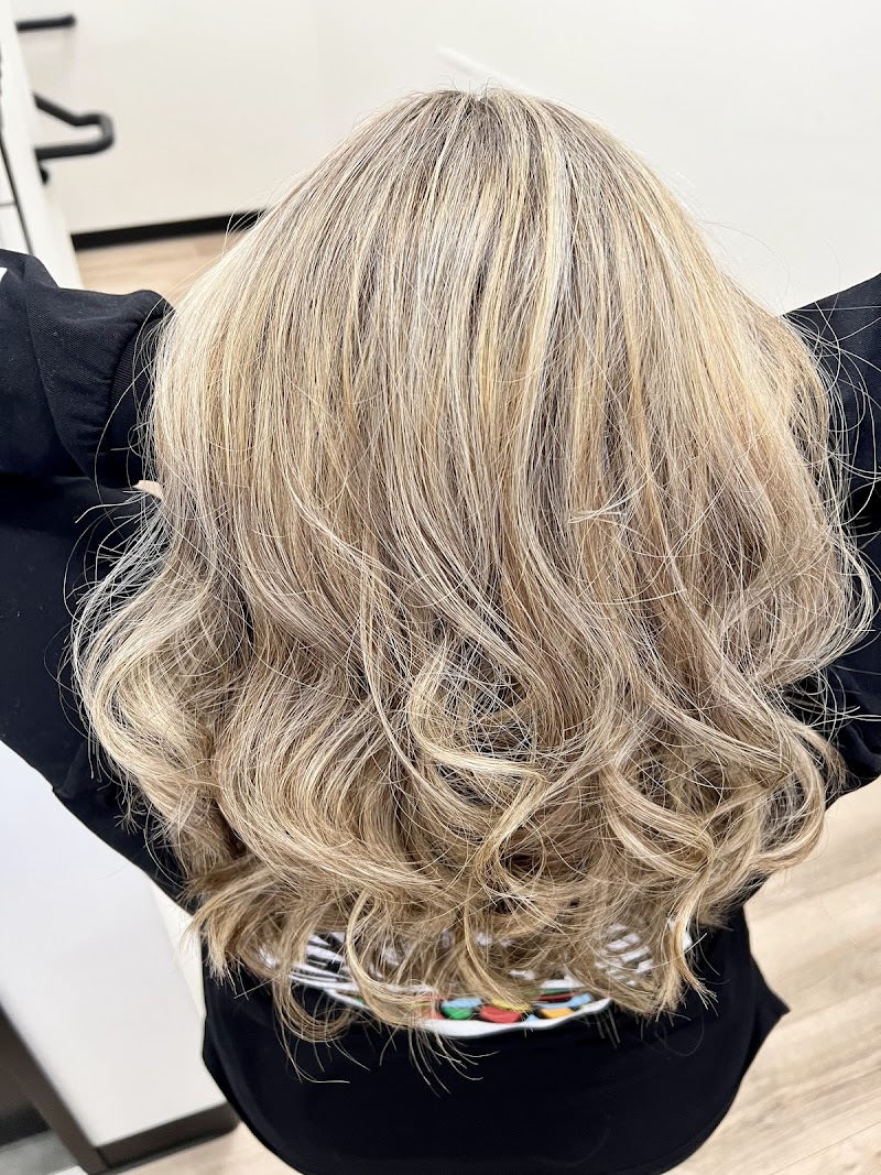 Sola Salons photo 3