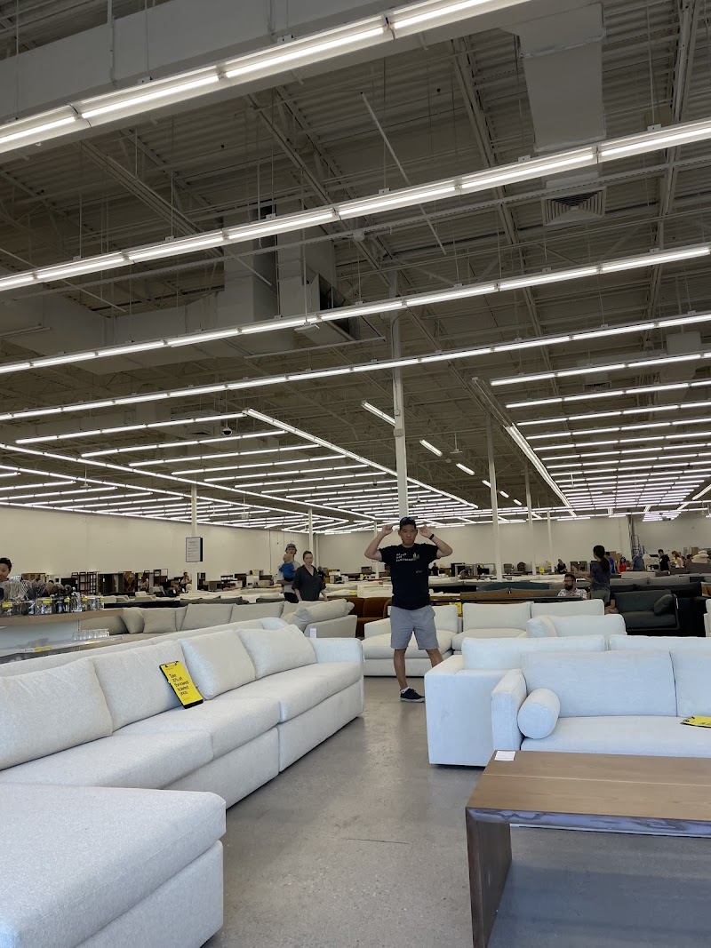 Crate & Barrel Outlet photo 5