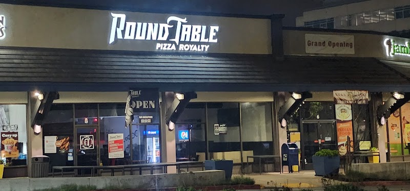 Round Table Pizza photo 5