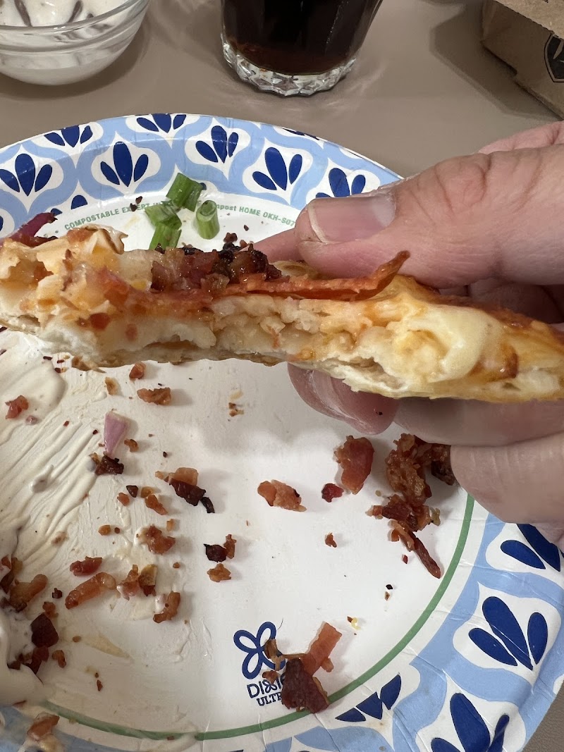 Round Table Pizza photo 3