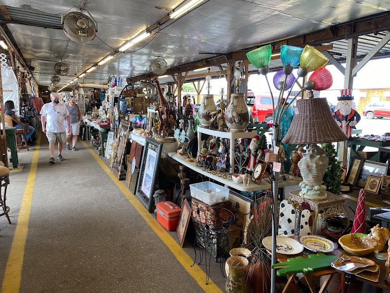 Fleamasters Flea Market photo 2