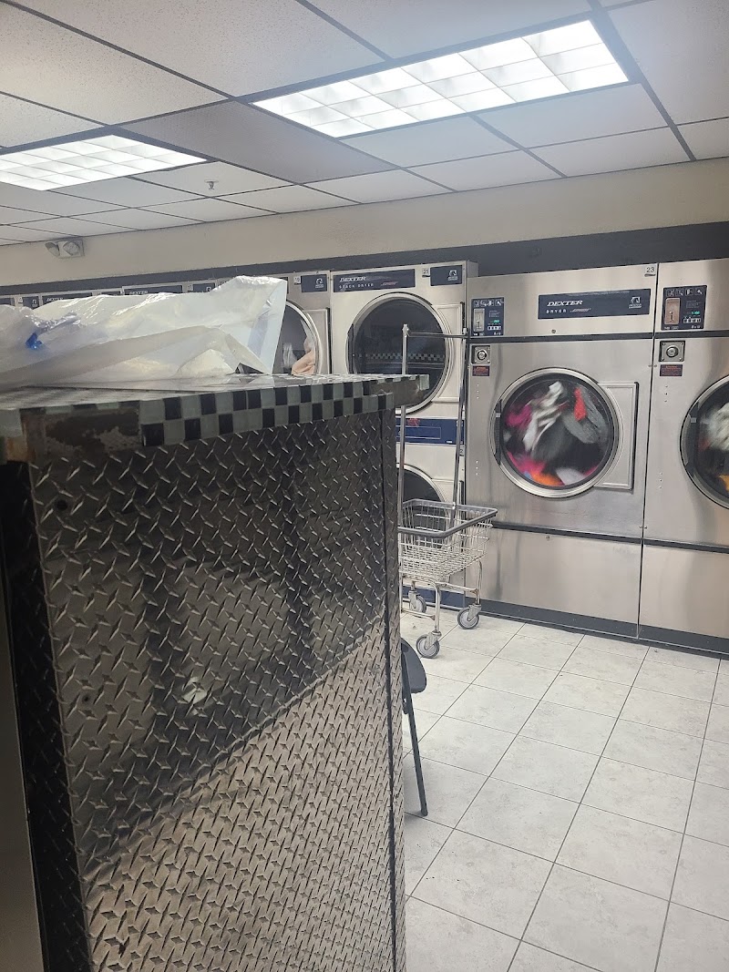 Wash N Go Laundromat photo 3