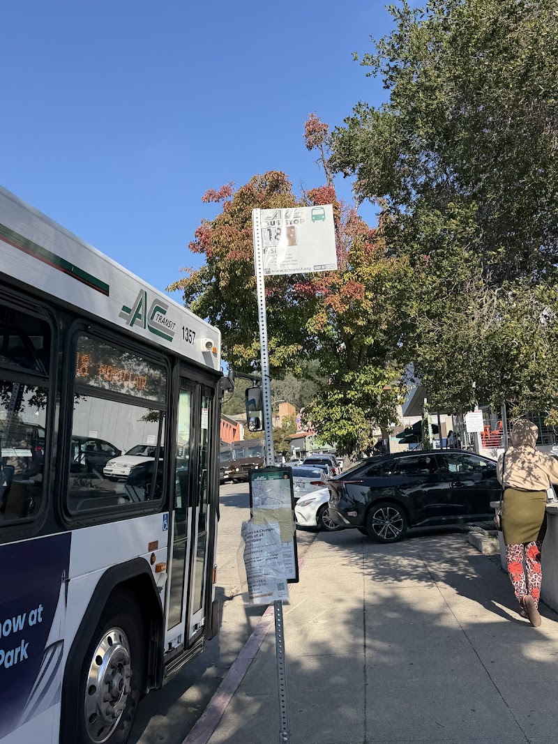 Photo of Mountain Blvd & Moraga Av