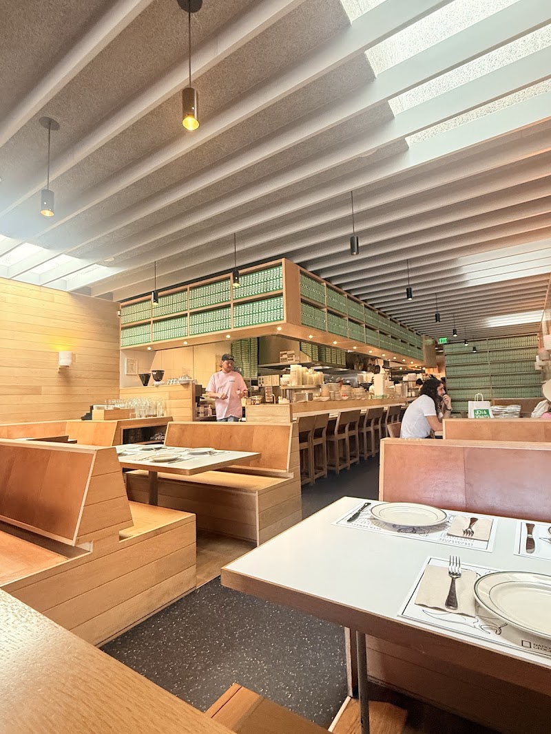 Jon & Vinny's Brentwood photo 5
