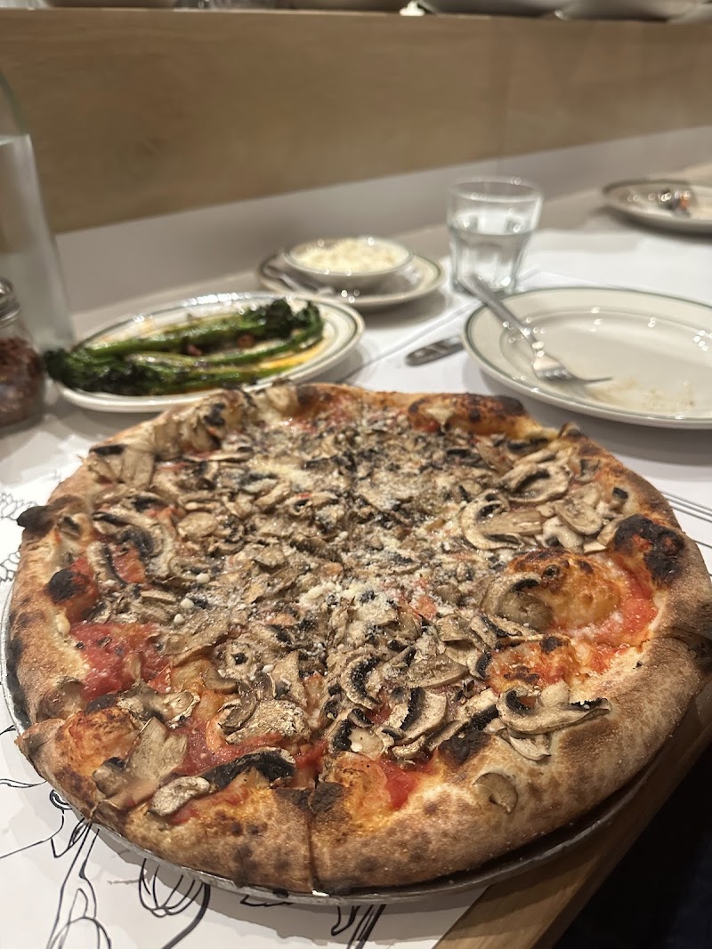 Jon & Vinny's Brentwood photo 4