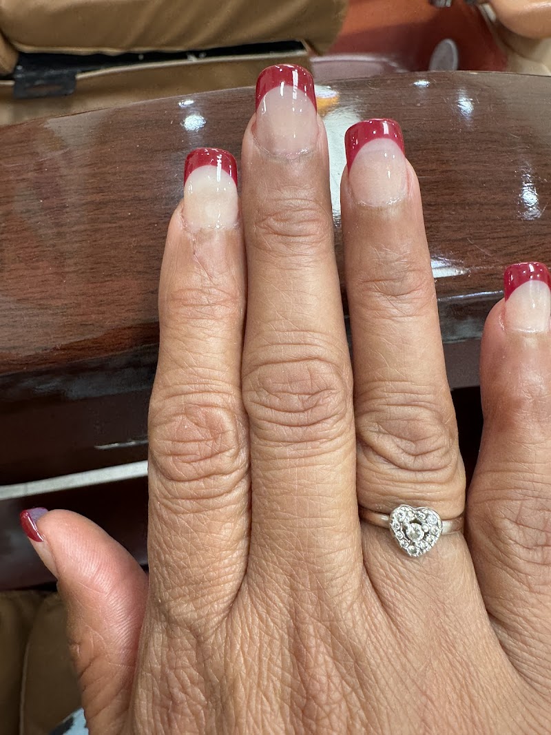 L B Nails photo 4