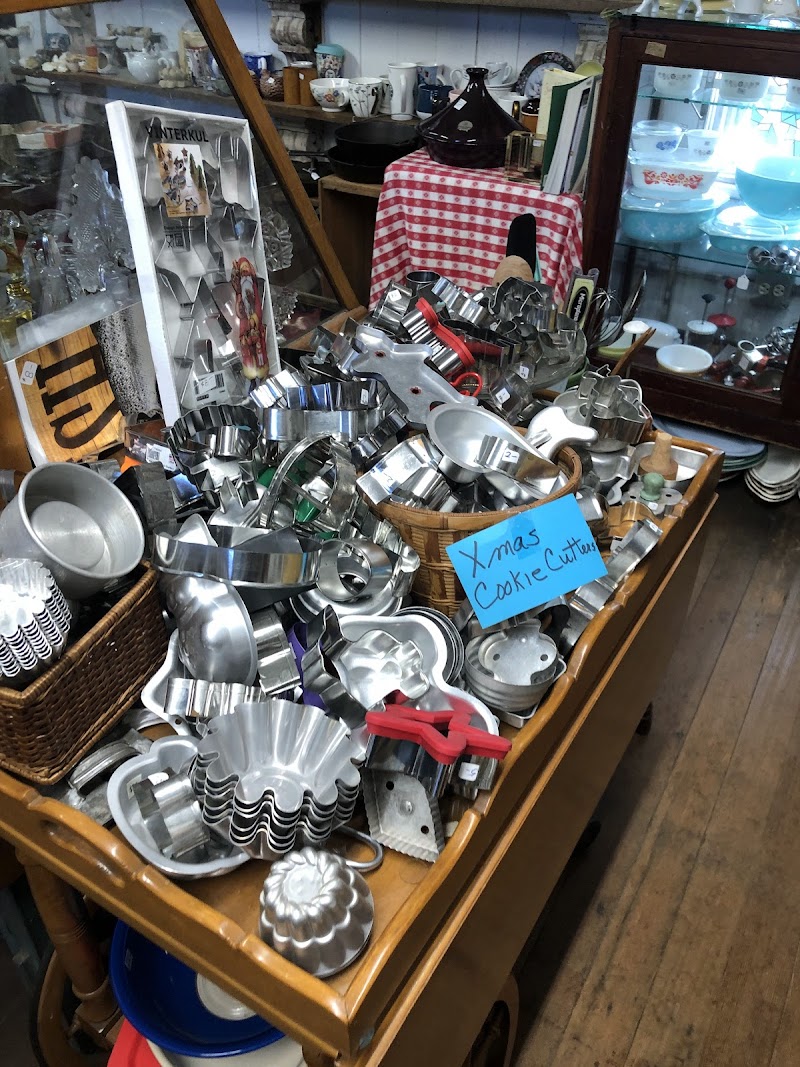 Golden Horseshoe Antiques photo 4
