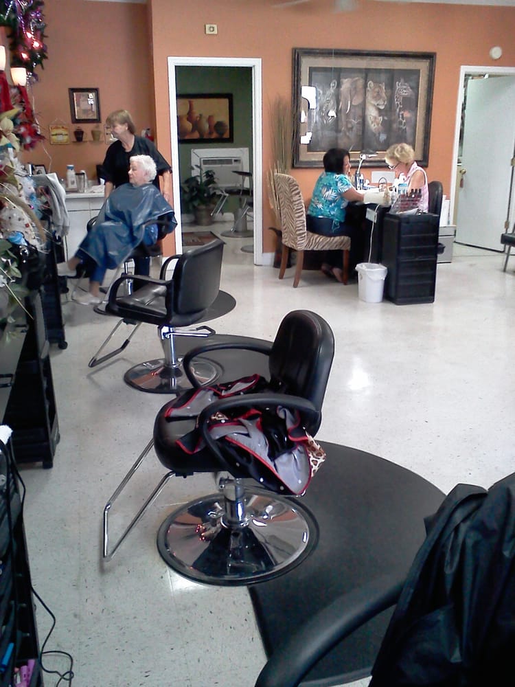 Fox's Hair Den Inc. photo 4