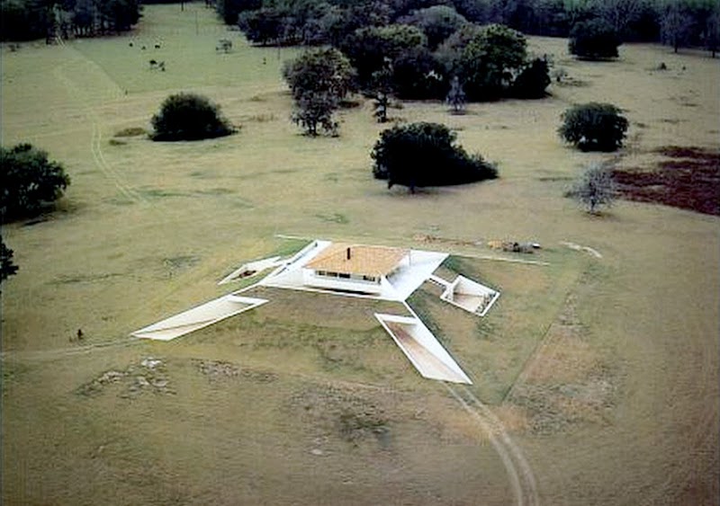 Photo of 'Hilltop House' by William Morgan
