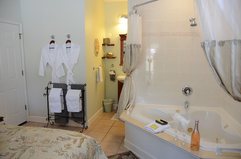 Victorian House Bed & Breakfast photo 3