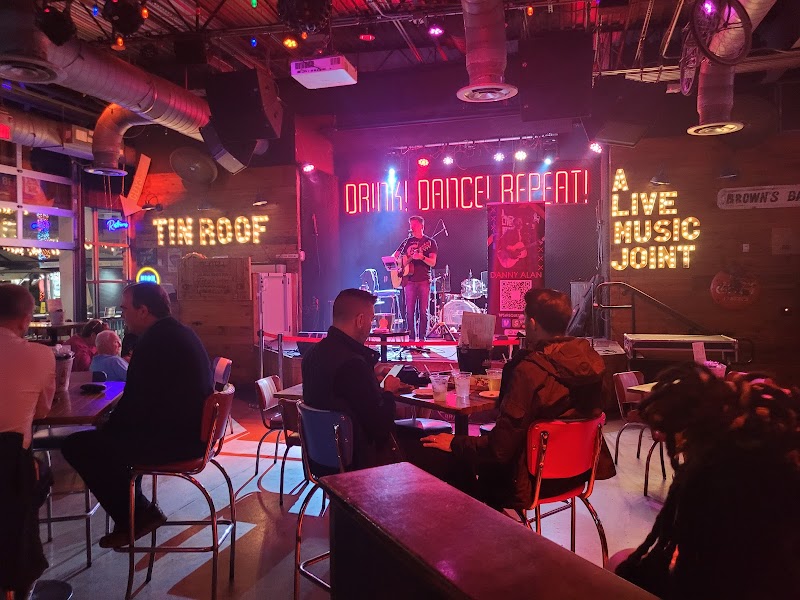 Tin Roof photo 4