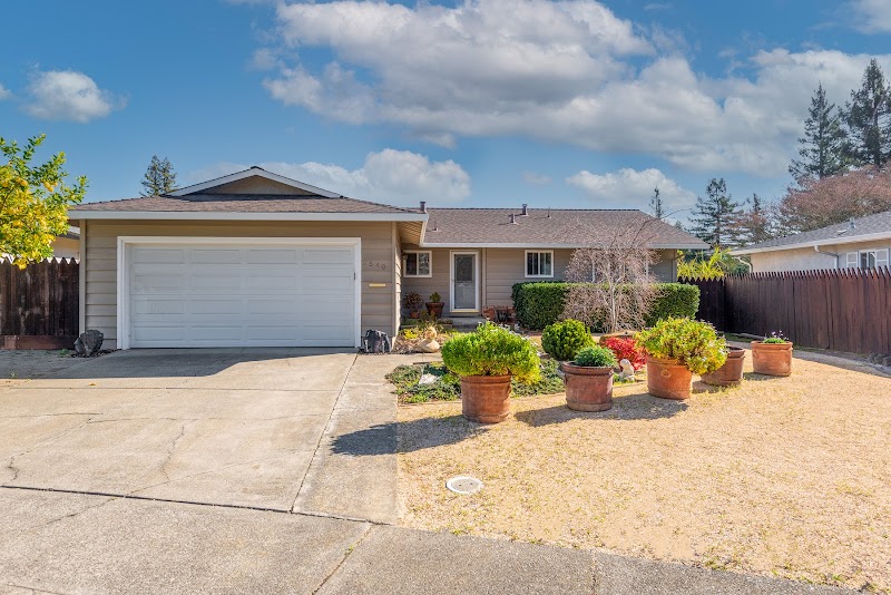 Ally Richardson, REALTOR®, Real Estate Agent photo 3