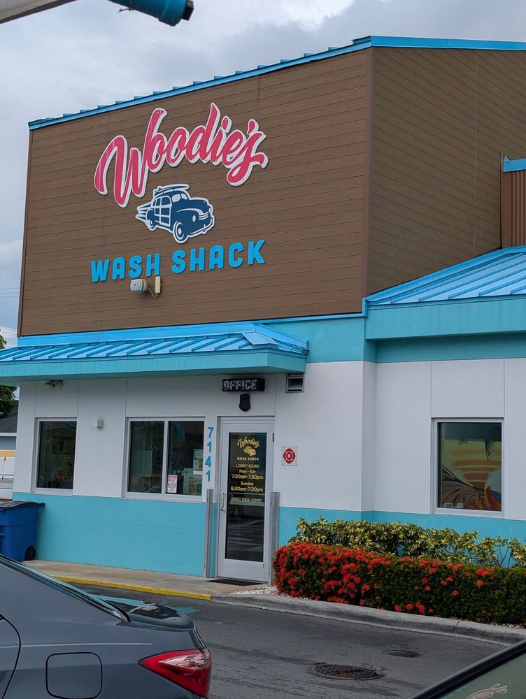 Woodie's Wash Shack - 4th Street N photo 4