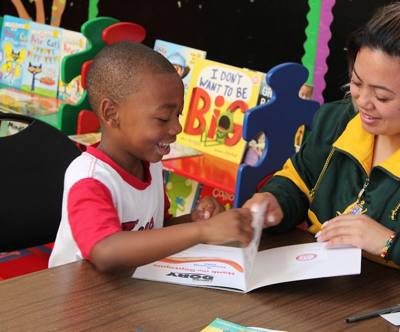 Photo of Read-Aloud Volunteer Program