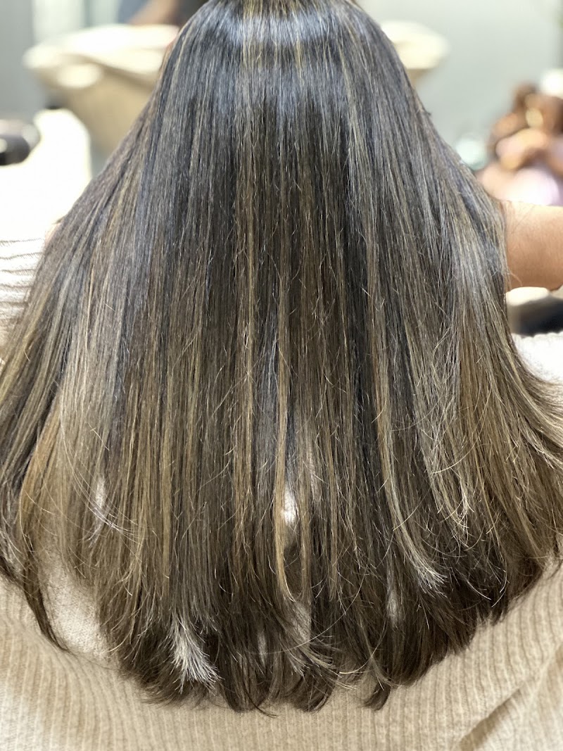 Photo of Donya Royalz Hair Salon (Alice)