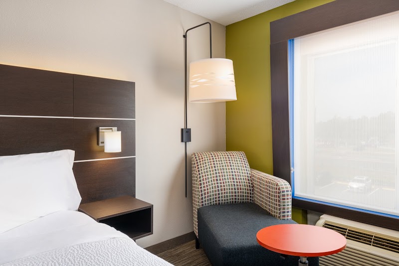 Holiday Inn Express & Suites Spring Hill by IHG photo 2