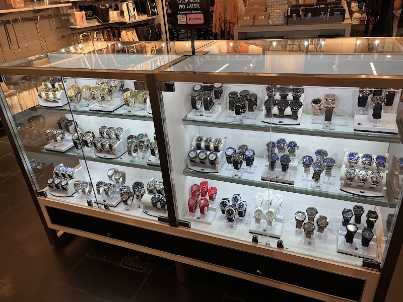GUESS Factory photo 5